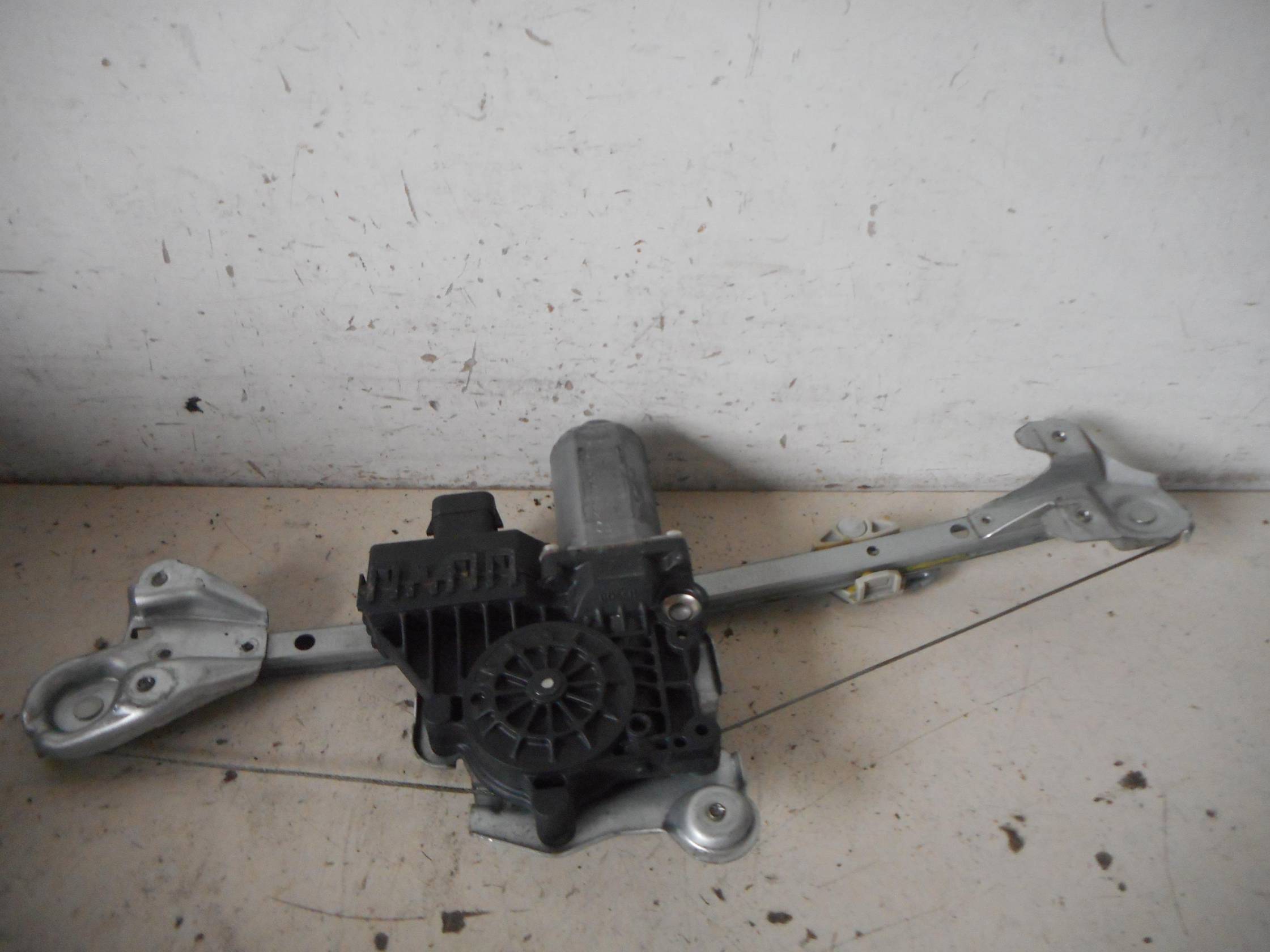 Alzacristallo elettr. porta post. sx.